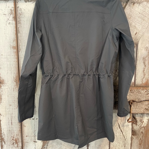 Under Armour women’s jacket - Picture 2 of 3